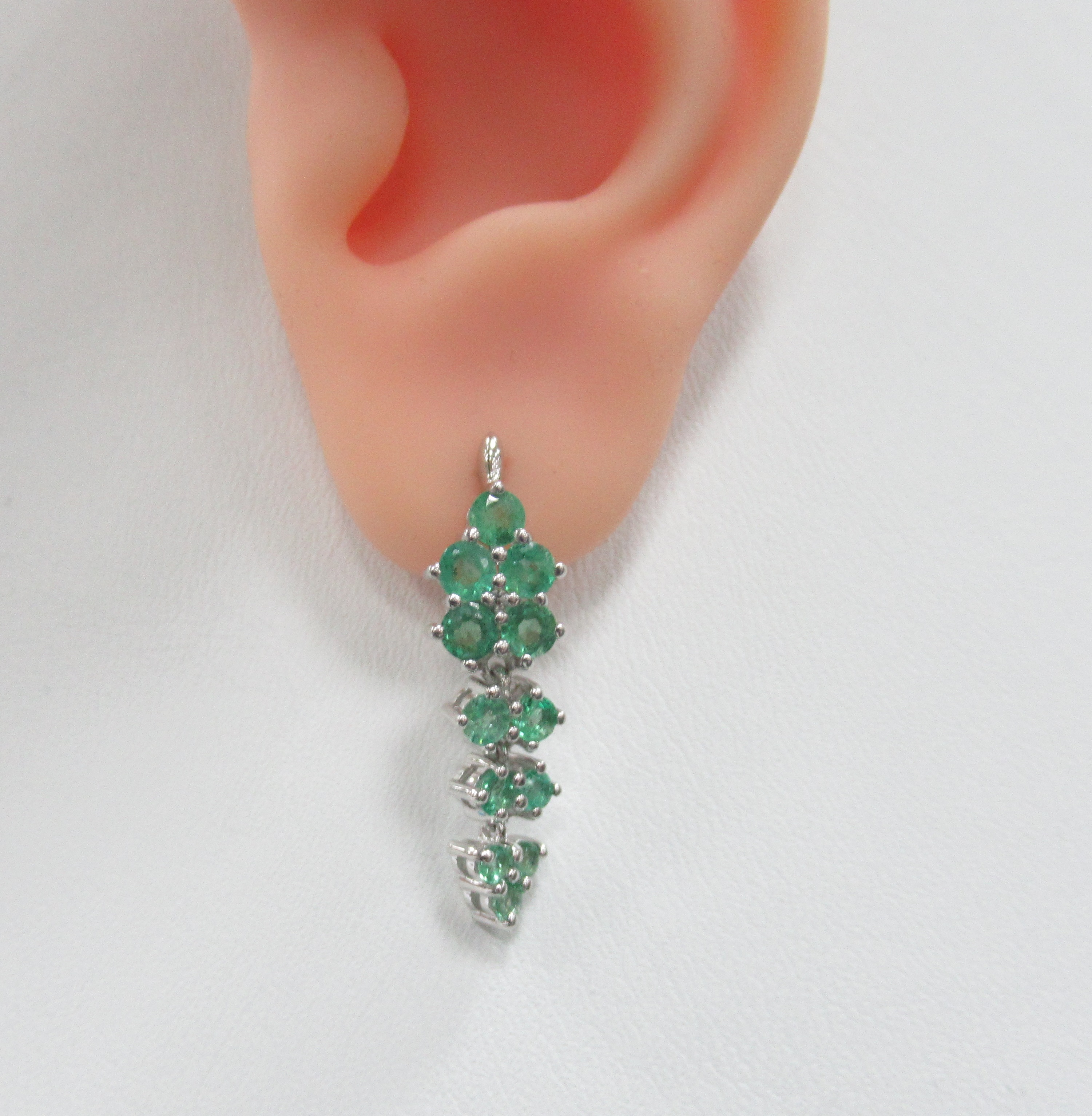 Серебряные серьги с изумрудами